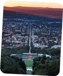 Anblick einer Stadt aus der Vogelperspektive